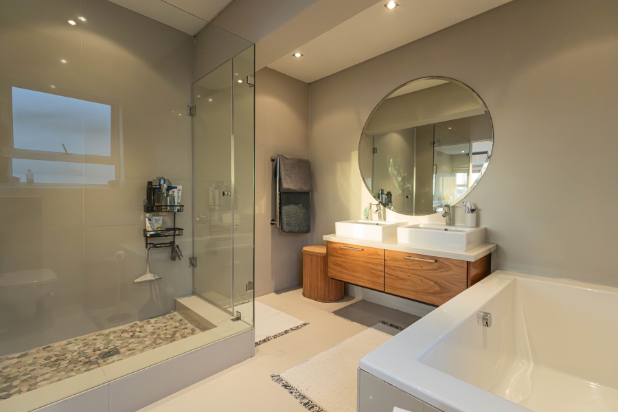 To Let 3 Bedroom Property for Rent in Sea Point Western Cape